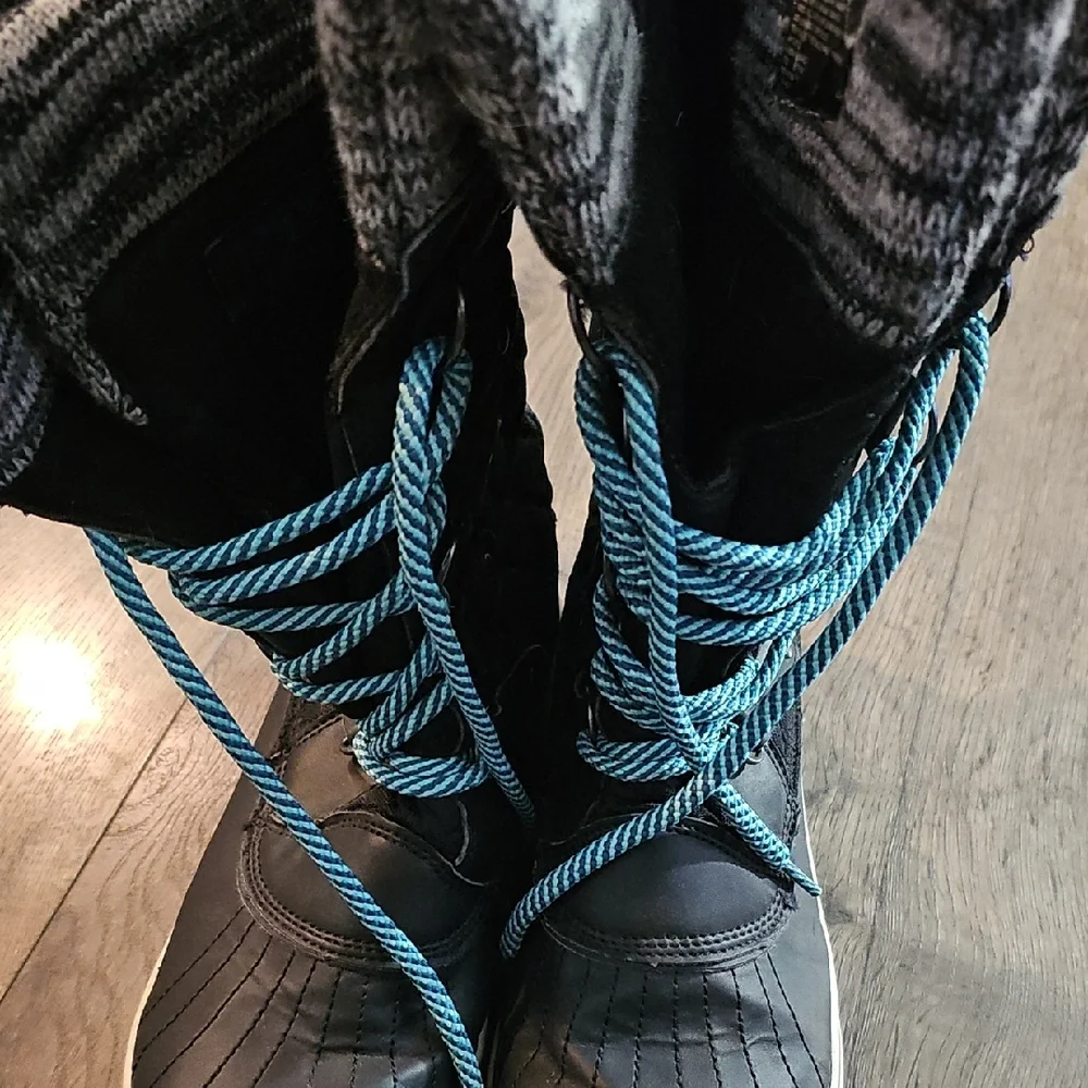 Totes Black Gray Winter Boots with Blue Laces SIZE 7 Medium Outdoor Water Snow